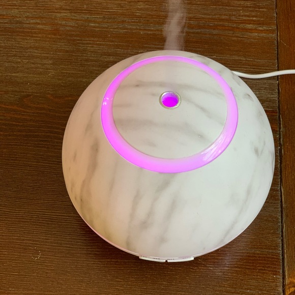 Essential oil diffuser - Picture 2 of 3